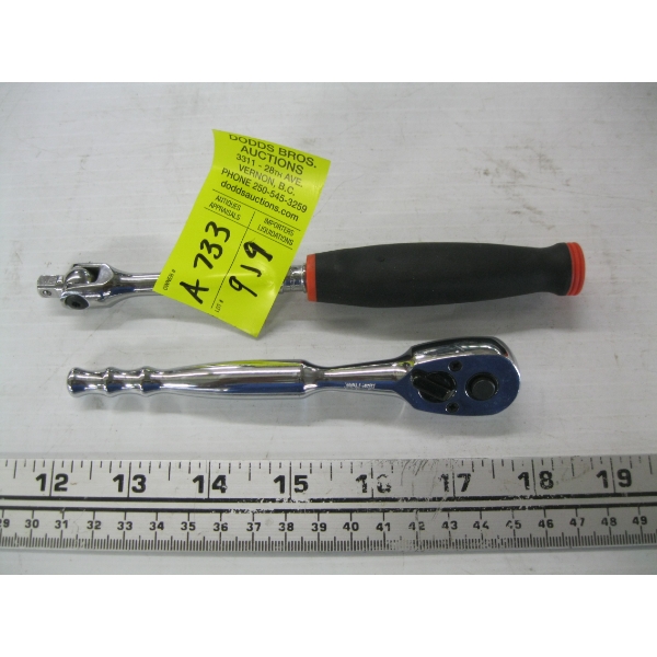 1 SNAP ON RATCHET & 1 SM. BREAKER BAR