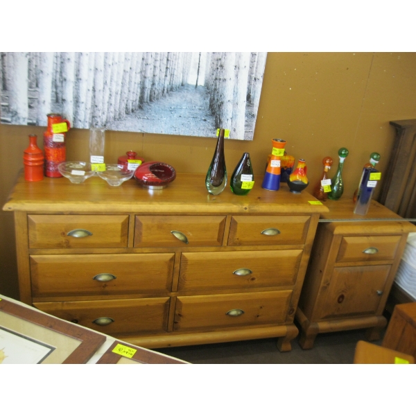 3 PIECE DRESSER & NIGHT TABLE SET - PINE