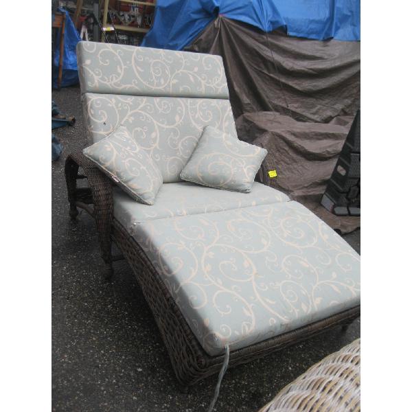 LG. DOUBLE WICKER LIKE PATIO RECLINER