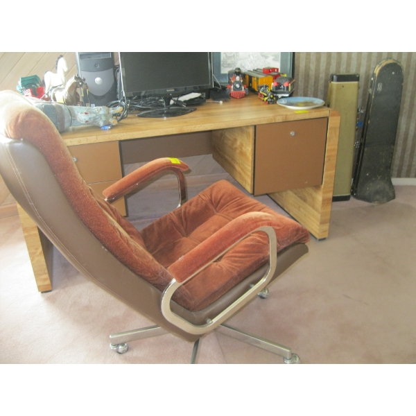 DESK, CREDENZA & CHAIR W/CARPET SAVER MAT