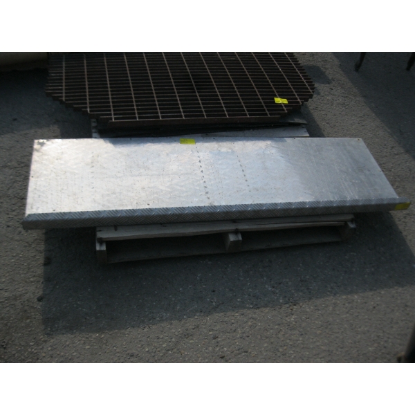 CHECKER PLATE TAILGATE COVER