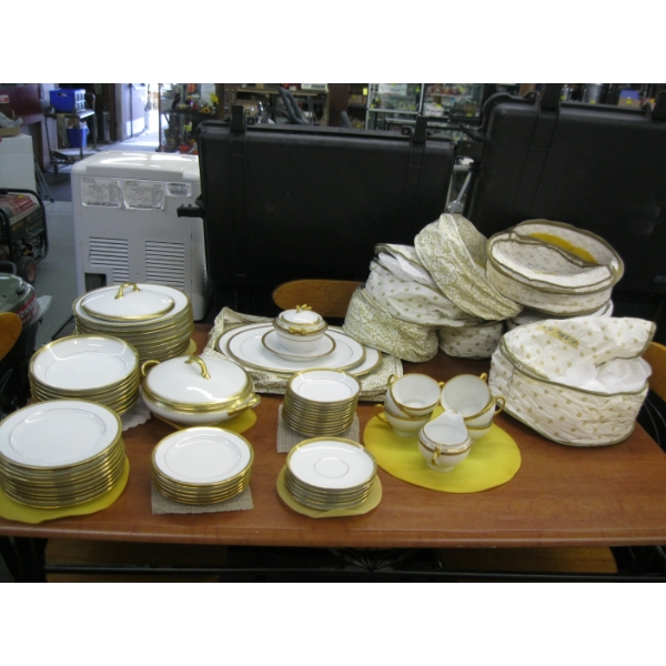SET OF LAMOGE DISHES
