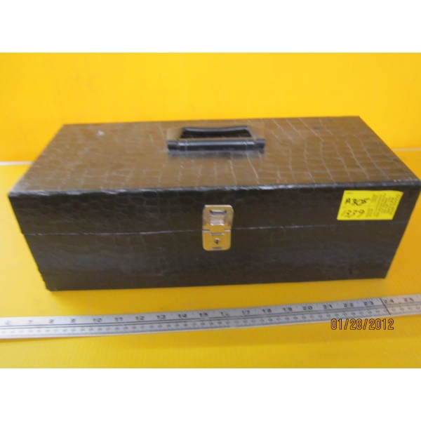 CASE OF HOCKEY CARDS & CARTOON COLLECTOR CARDS
