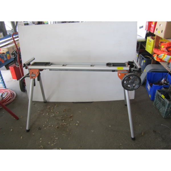 FOLDING SAW STAND