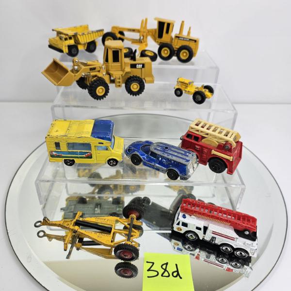 VINTAGE TOY CARS/TRUCKS & LINCOLN 1928 TRANSISTOR RADIO