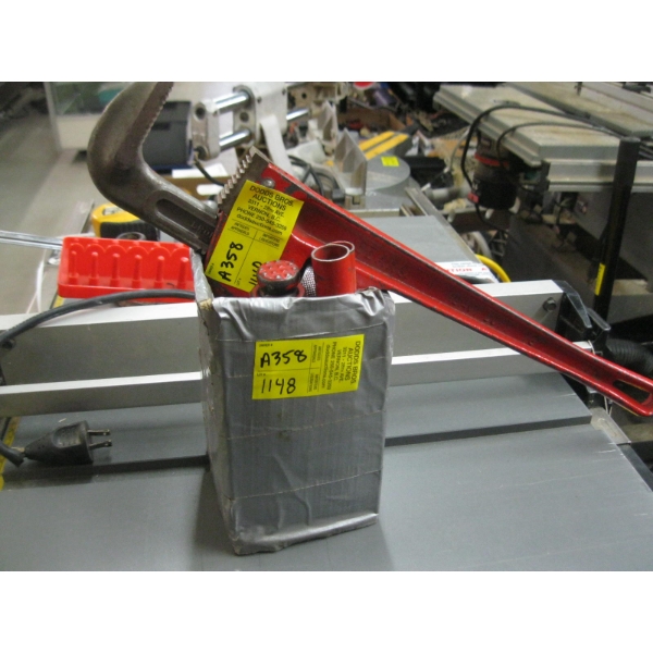 18" PIPE WRENCH & SM. BOTTLEJACK
