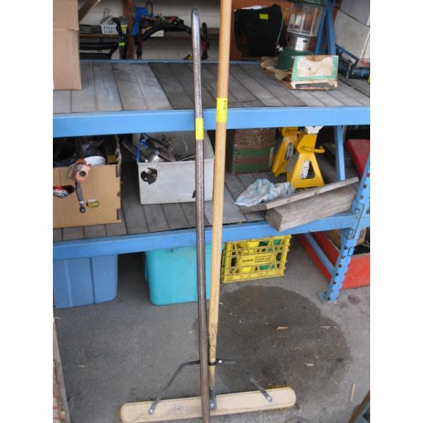 PUSH BROOM & HEAVY DUTY PRYBAR