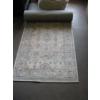 Image 2 : KNITTED STOOL & 2'X6'7" HALLWAY CARPET