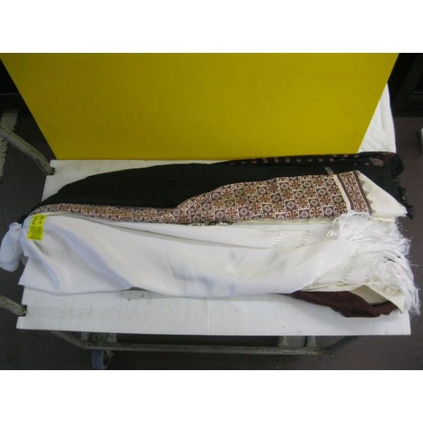 BUNDLE OF SCARVES