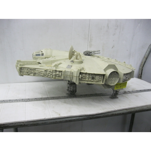 MILLENIUM FALCON STARSHIP