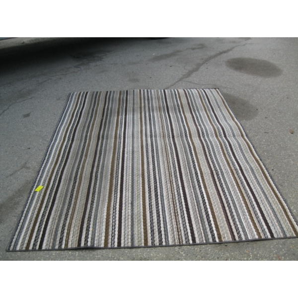 AREA CARPET 6'X7'10"