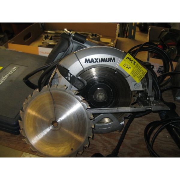 MAXIMUM CIRCULAR SAW W/EXTRA BLADES