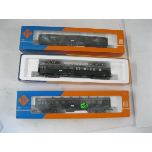 3 TRAIN CARS