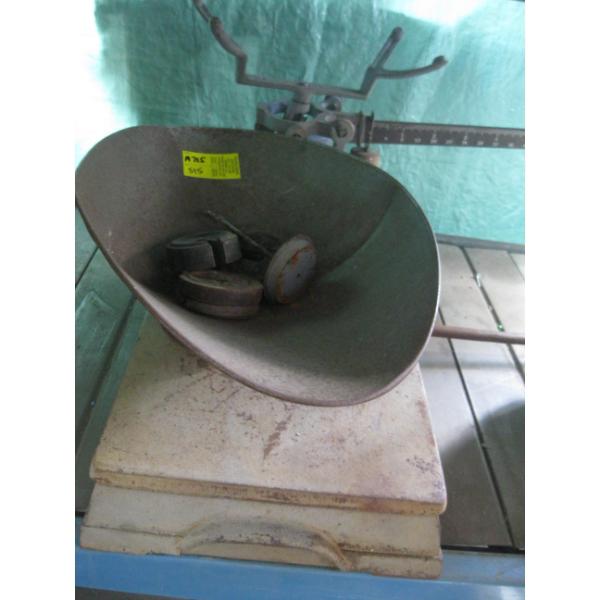 ANTIQUE PLATFORM SCALE