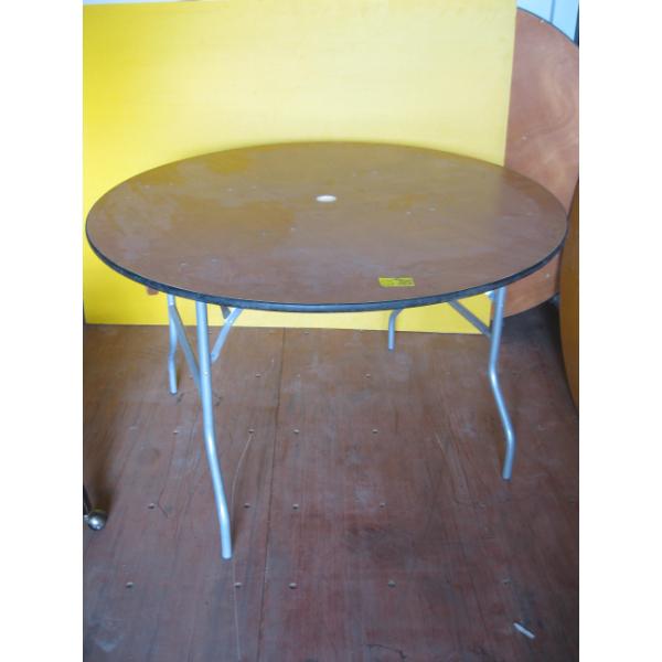 FOLDING ROUND TABLE W/EXTRA TOP