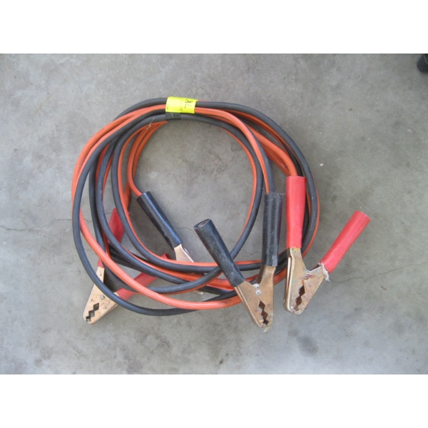 SET OF JUMPER CABLES