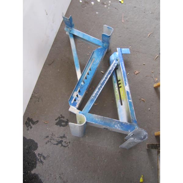 PAIR OF ALUMINUM LADDER JACKS