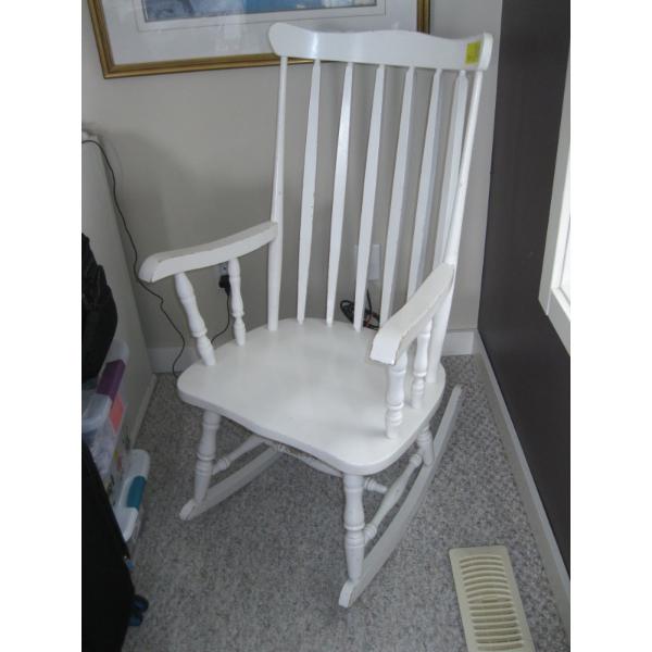 WHITE ROCKING CHAIR