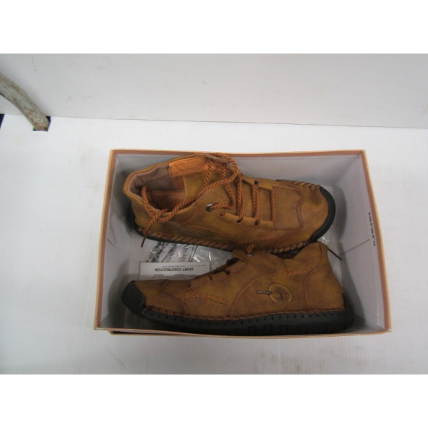 PAIR OF DEER STAG SHOES, SZ 9