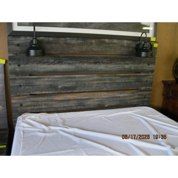 BARNWOOD QUEEN SIZE BEDFRAME W/LIGHTS