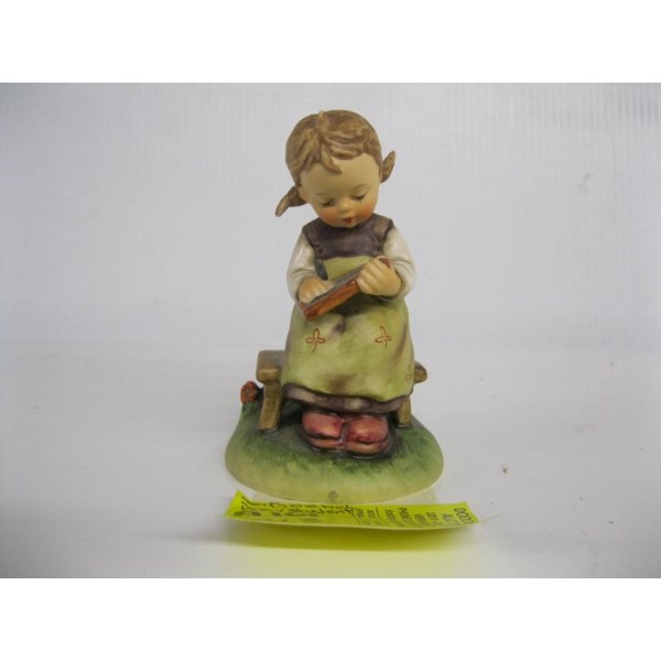 GOBBEL HUMMEL FIGURINE "BUSY STUDENT"
