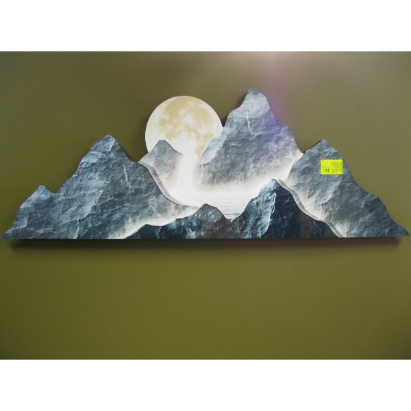 MOUNTAIN SCENE DECORATIVE WALL HANGING