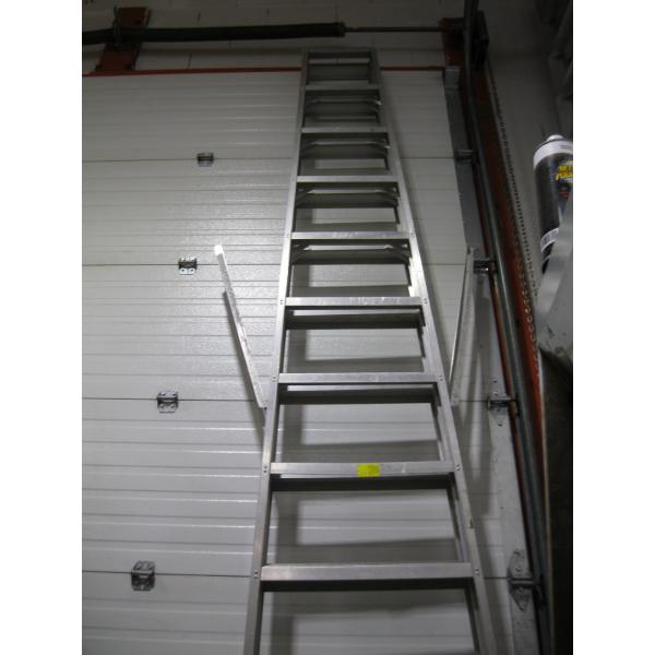 12' DOUBLE SIDED STEPLADDER