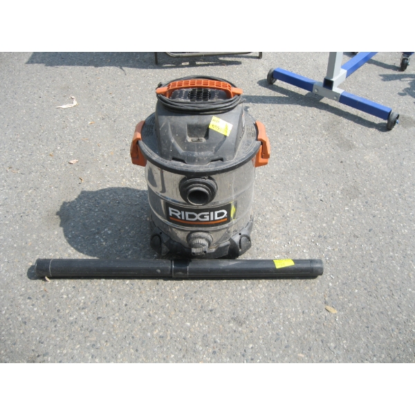 RIGID SHOP VAC - MISSING 1 WHEEL