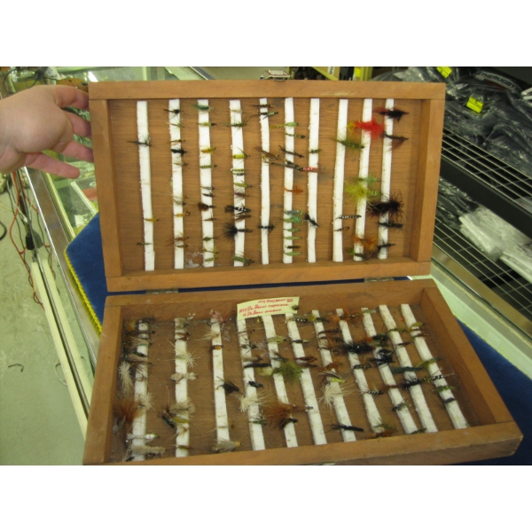 WOODEN BOX W/ASST. FLIES