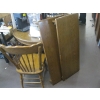 Image 5 : ROUND OAK DINING TABLE W/2 LEAVES & 3 PRESS BACK CHAIRS