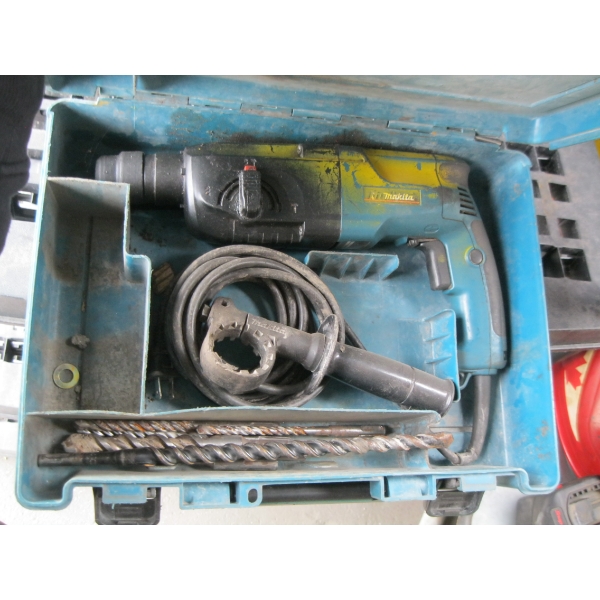 MAKITA HAMMER DRILL W/BITS & CASE