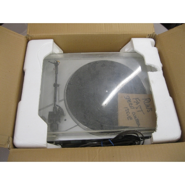AKAI AP-D2 DIRECT DRIVE TURNTABLE