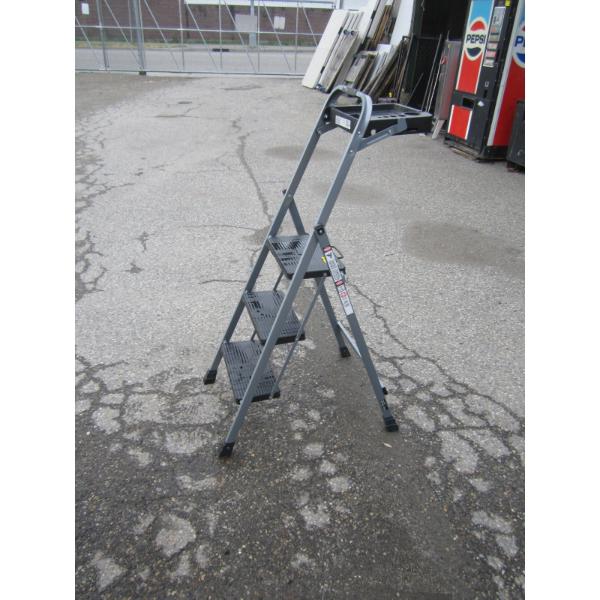 3 STEP FOLDING STEPLADDER W/PAINTER TRAY