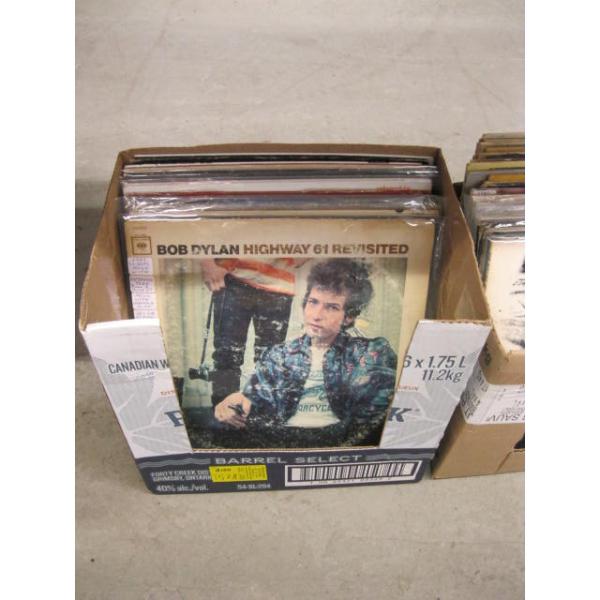 BOX OF COLLECTABLE RECORDS