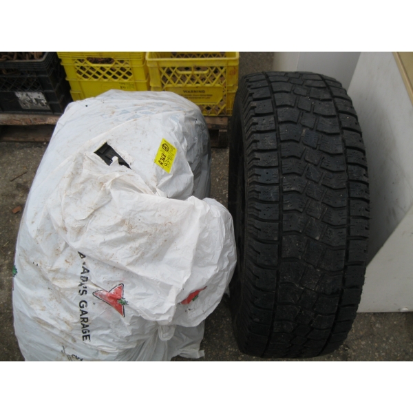 PAIR OF HERCULES AVALANCHE 31X10.5X15LT TIRES