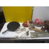 Image 5 : 2 BOXES OF FAN, CAST IRON POT, DÉCOR, ETC.