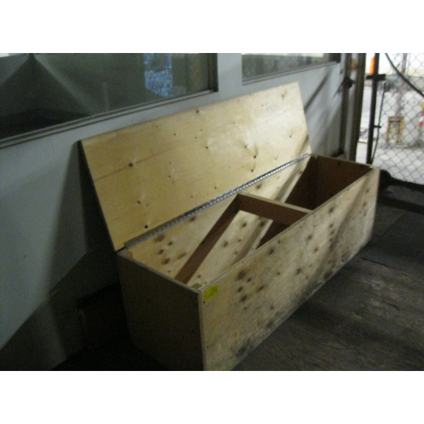 HINGED TOP STORAGE BOX/BENCH