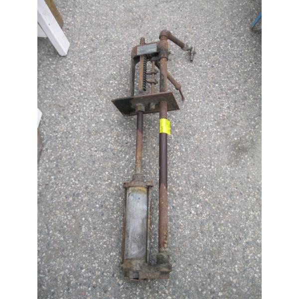 VINTAGE BROWSER PUMP