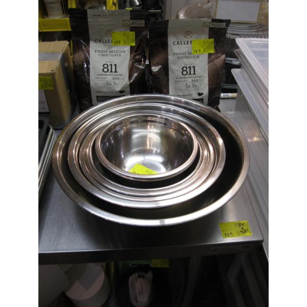 8 STAINLESS STEEL BOWLS