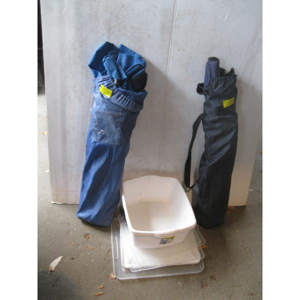 2 CAMP CHAIRS & A PLASTIC WASH BIN