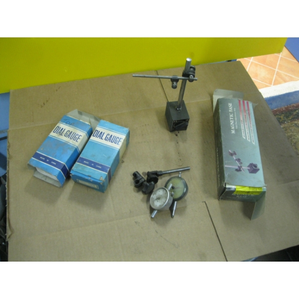 2 DIAL GAUGES & 2 MAGNETIC BASES