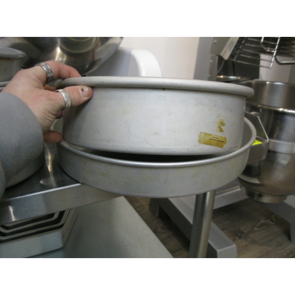 SET OF 4 CAKE PANS