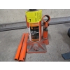 Image 2 : 4 TON BOTTLE JACK & 2 RATCHET TIE DOWN STRAPS