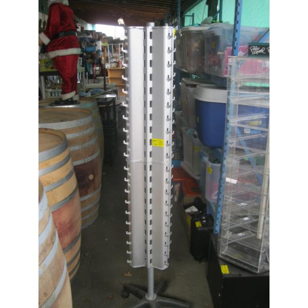 SPINNING GLASSES DISPLAY