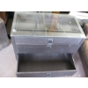 Image 2 : 3 DRAWER GLASS TOP DRESSER