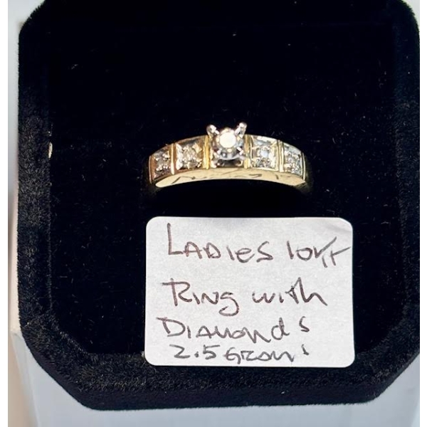 LADIES 10KT RING W/DIAMONDS - 2.5G - SZ 9