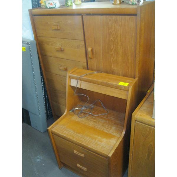TEAK 4 PIECE BEDROOM SUITE W/KINGSIZE HEADBOARD