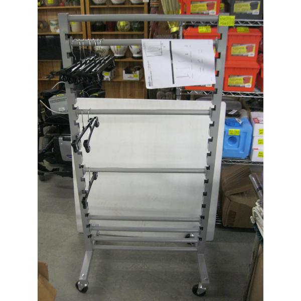 METAL ADJUSTABLE STAND ON CASTORS