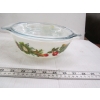Image 2 : 2 VINTAGE COVERED BAKING DISHES