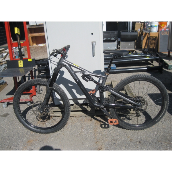 SPECIALIZED ENDURO FULL SUSPENSION MOUNTAIN BIKE